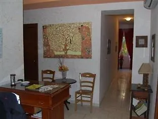 Folia B&B Rome 2*,